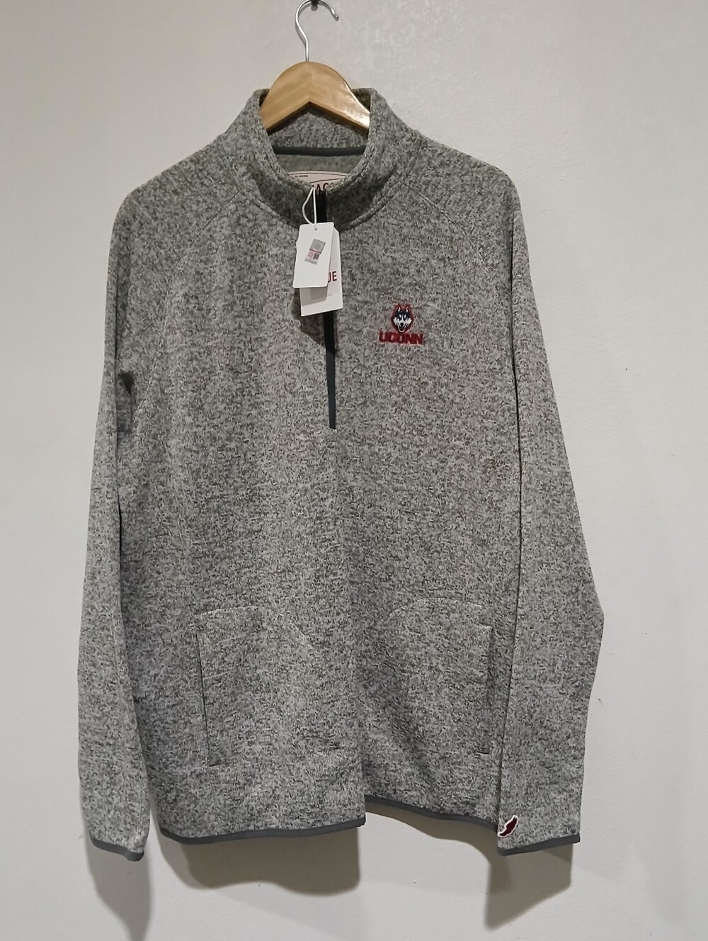 League Collegiate Gray UConn Huskies Saranac Quarter-Zip Pullover Size: XL NEW